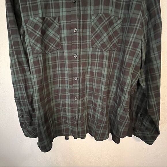 Women's Beach Lunch Lounge Green & Black Plaid Button Down Shirt - Picture 5 of 8